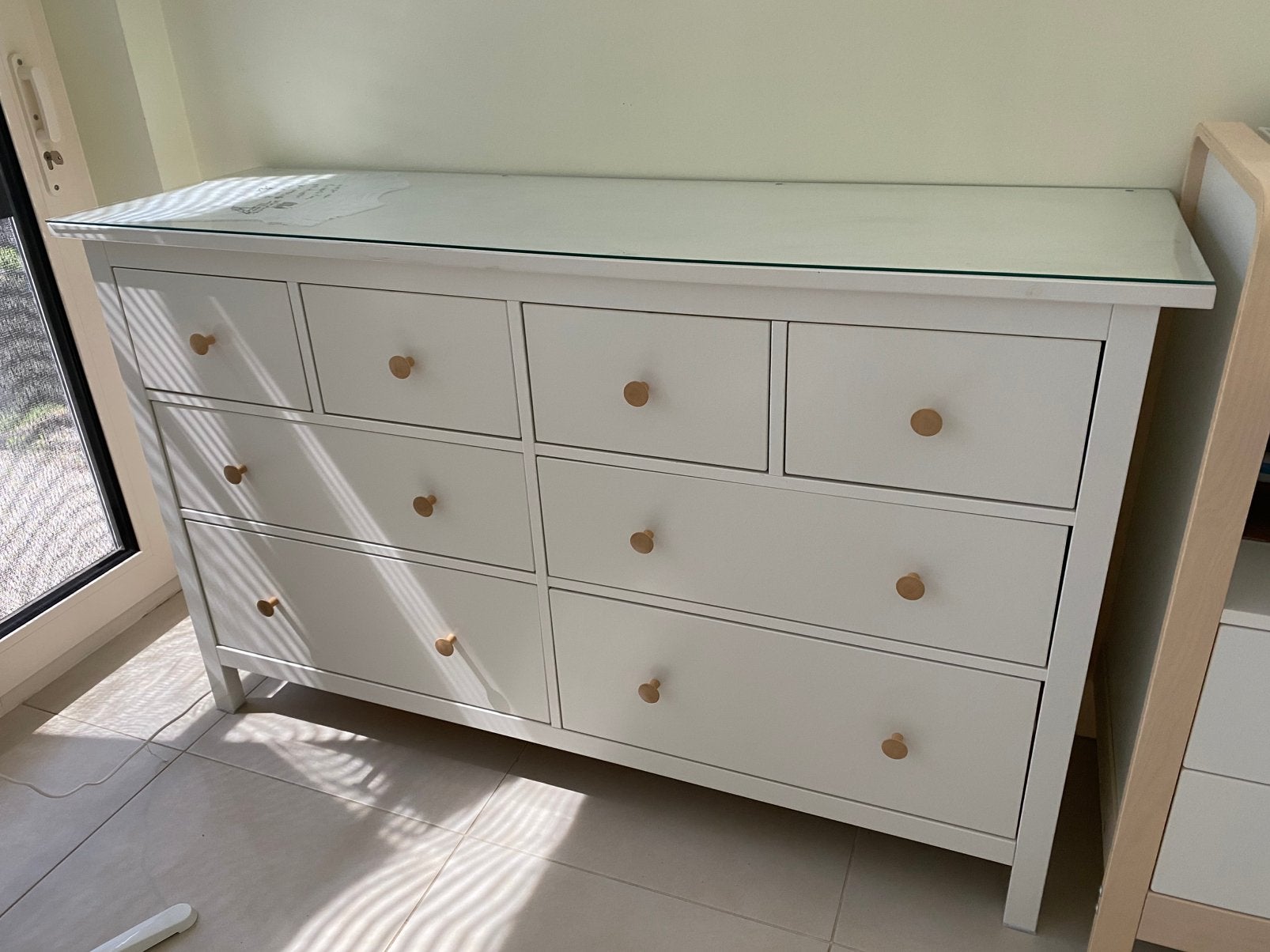 Commode blanche à 8 tiroirs avec plateau en verre, 25 à 50 cm, 5 tiroirs ou plus, 150 à 200 cm, Enlèvement