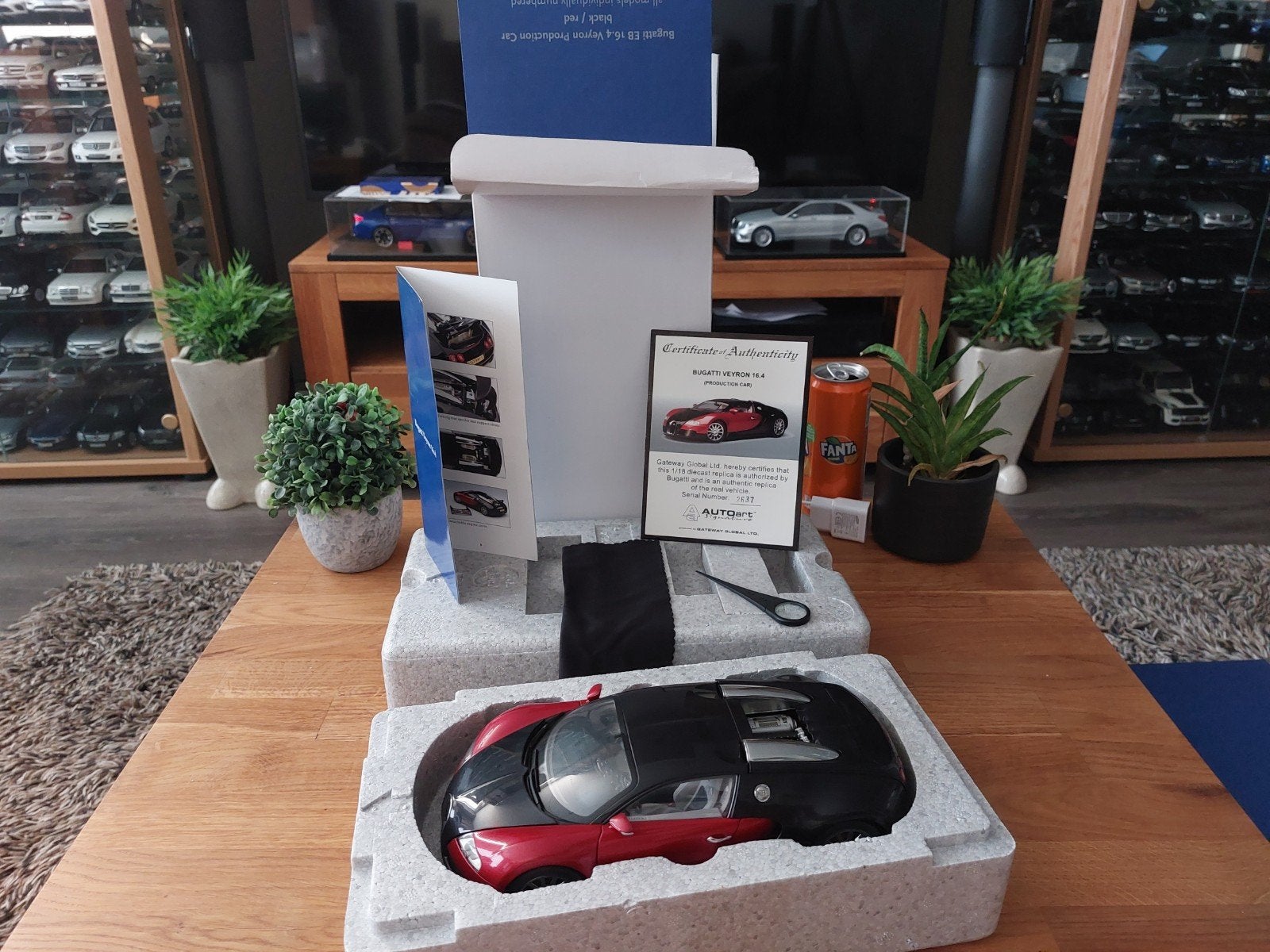Autoart 70906 1/18 Bugatti veyron Production Car Black Red, Hobby en Vrije tijd, Modelauto's | 1:18, Ophalen of Verzenden, Zo goed als nieuw