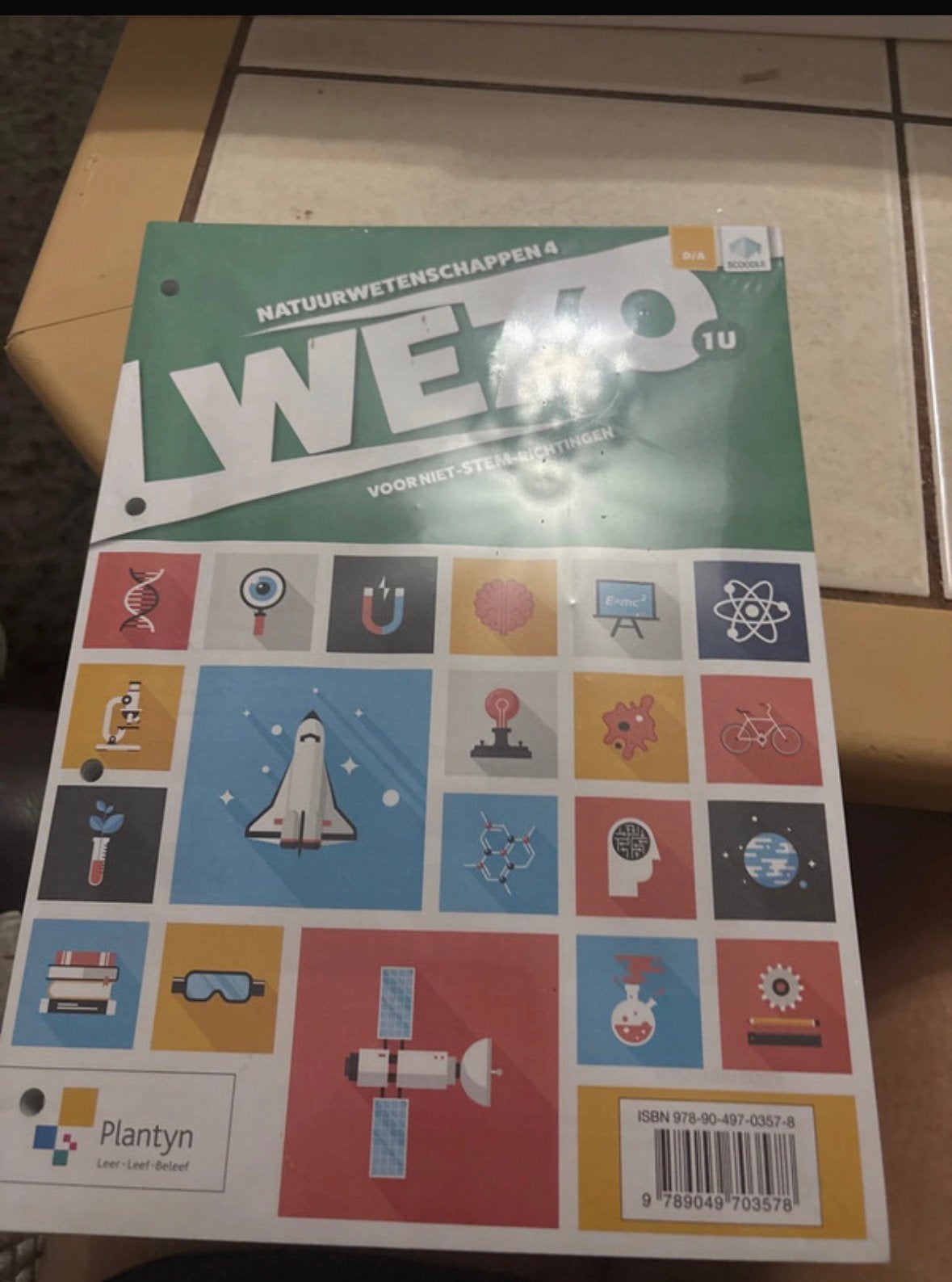 Boek natuurwetenschappen 4 de middelbaar WEZO (1 u)., Boeken, Ophalen of Verzenden