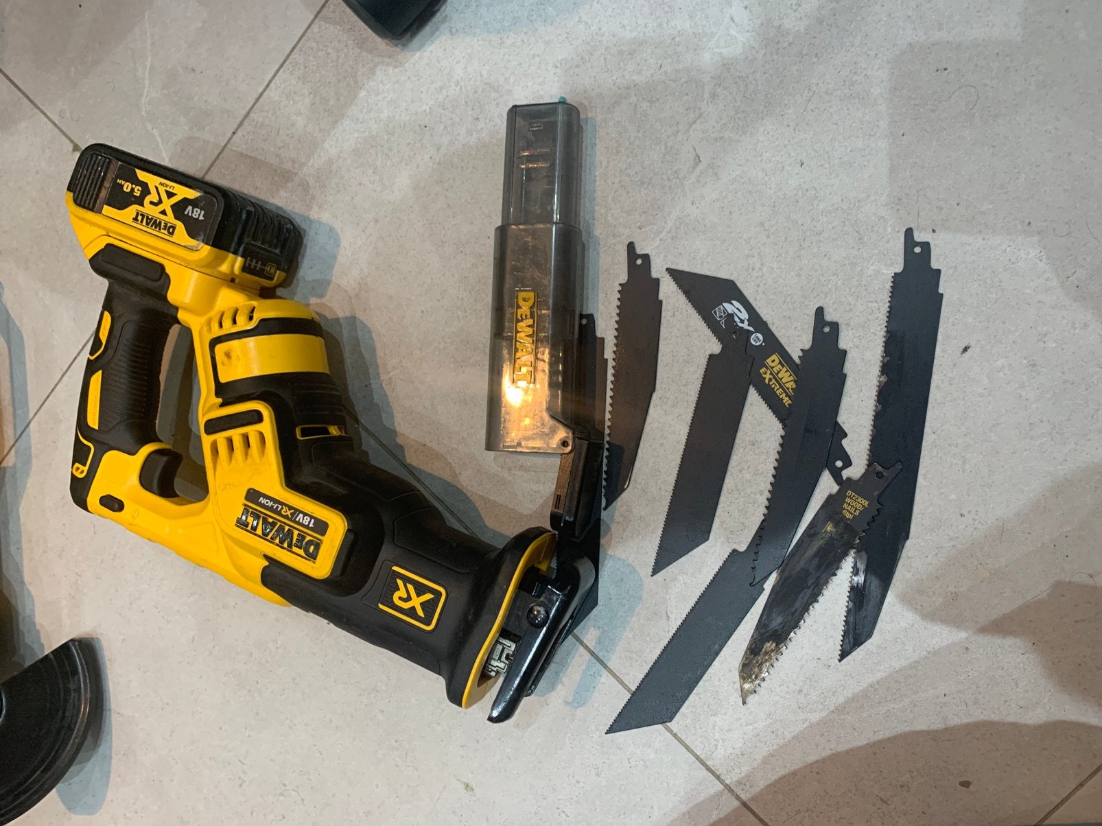 DEWALT  XR scie 18v, Enlèvement, Comme neuf, Autres types