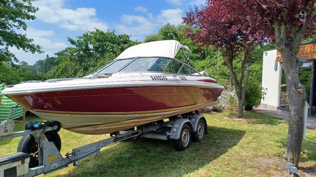 Maxum 1900 SR2, vedette, avec remorque Riba homologuée., Sports nautiques & Bateaux, Démarrage électrique, 6 m, Enlèvement, 145 cm
