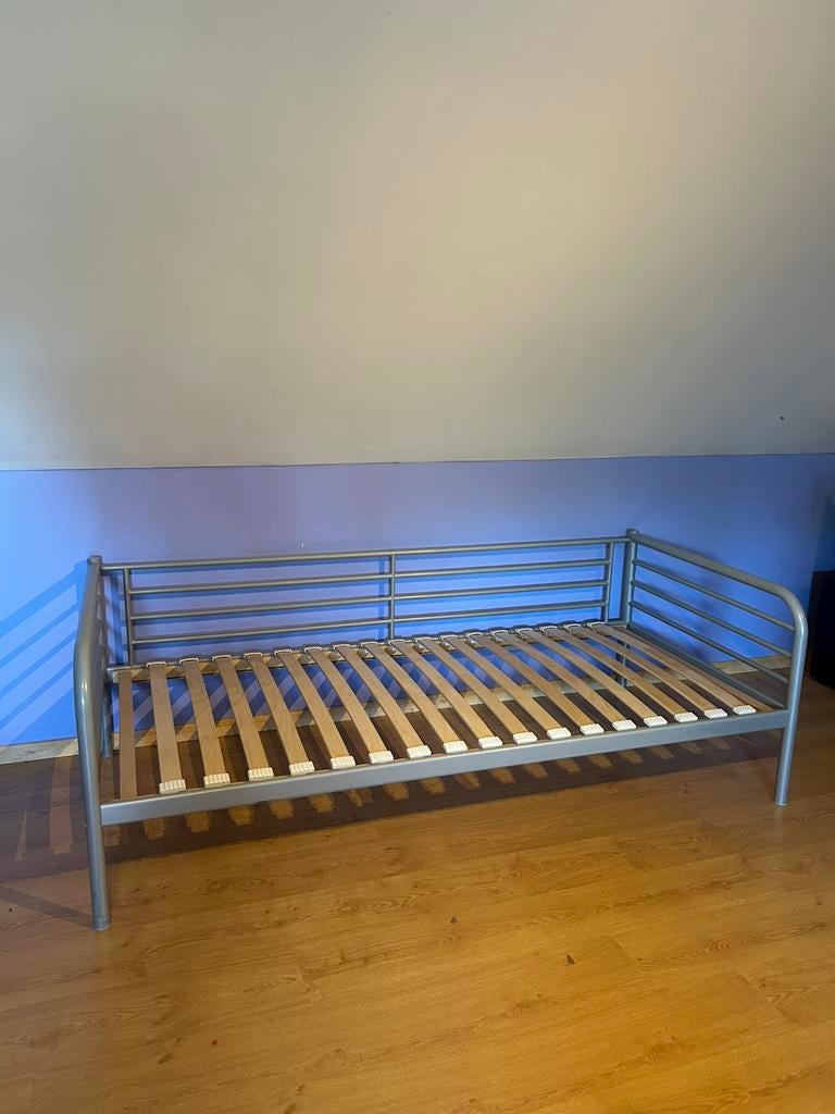 IKEA TROMSÖ metalen bed met sultan Mane lattenbodem, Huis en Inrichting, Slaapkamer | Bedden, Zo goed als nieuw, 200 cm, Metaal
