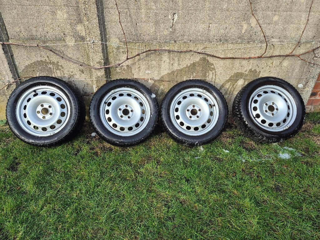Set d'hiver Caddy 4 Brigestone Blizzak 215/55R16 94H, Autos : Pièces & Accessoires, Pneus & Jantes, Pneus et Jantes, 16 pouces