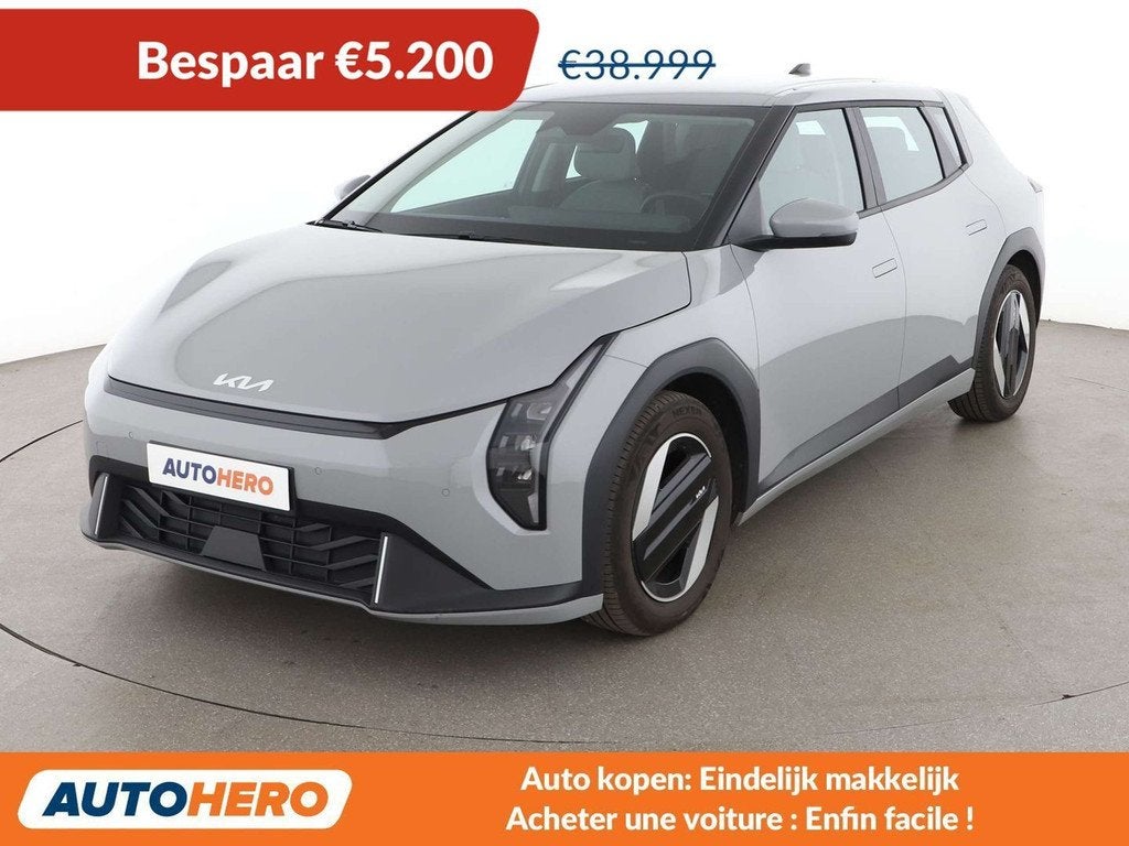 Kia EV4 electric drive 150 kW Air (bj 2025, automaat), Auto's, Kia, Stof, Gebruikt, Zwart, 1811 kg