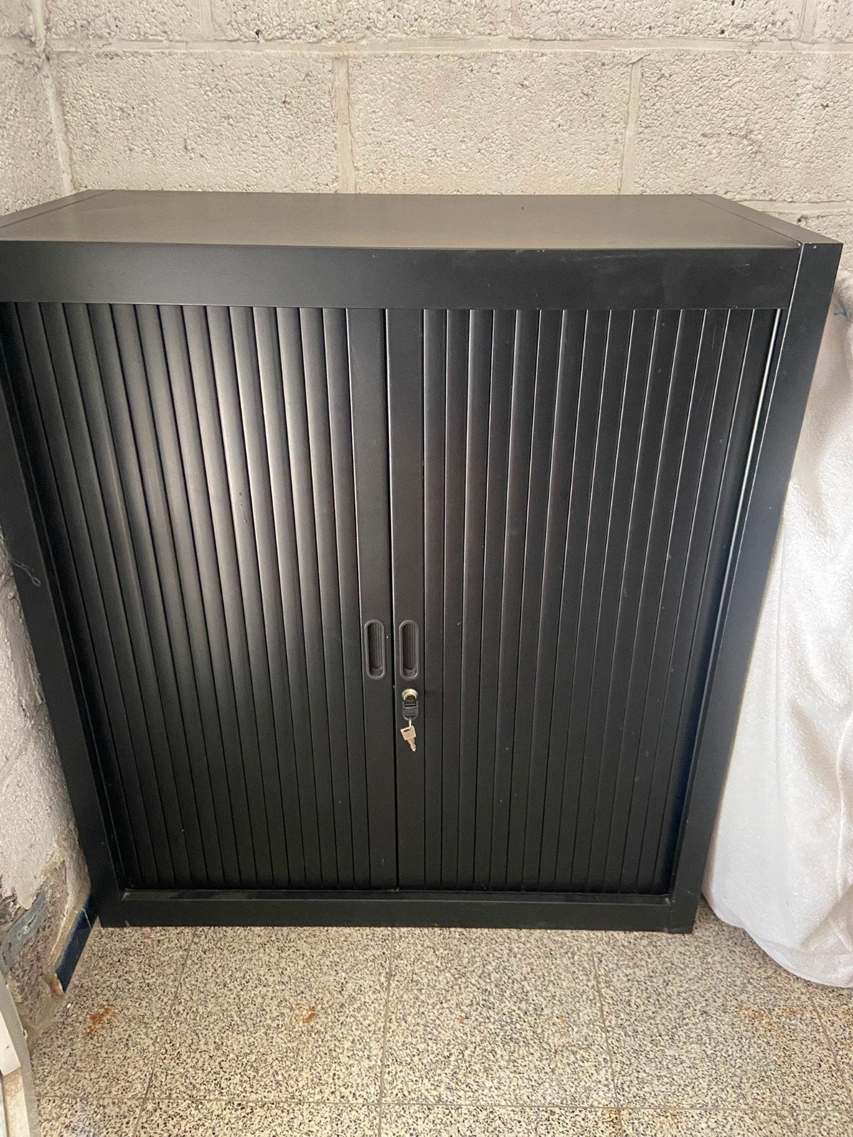 Zwarte metalen roldeurkast met slot, Ophalen, Zo goed als nieuw, Overige materialen, Met slot