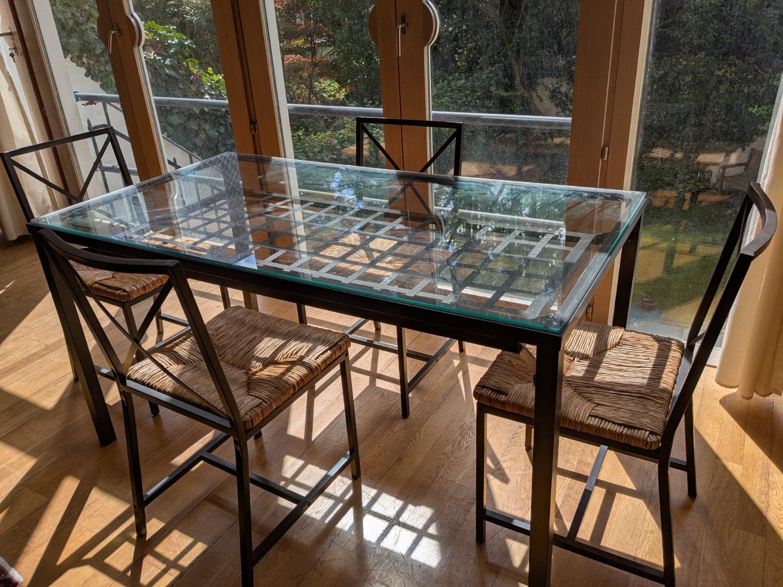 IKEA GRANAS Glass Dining Set - une table avec 4 chaises, 100 à 150 cm, Quatre personnes, Verre, Enlèvement