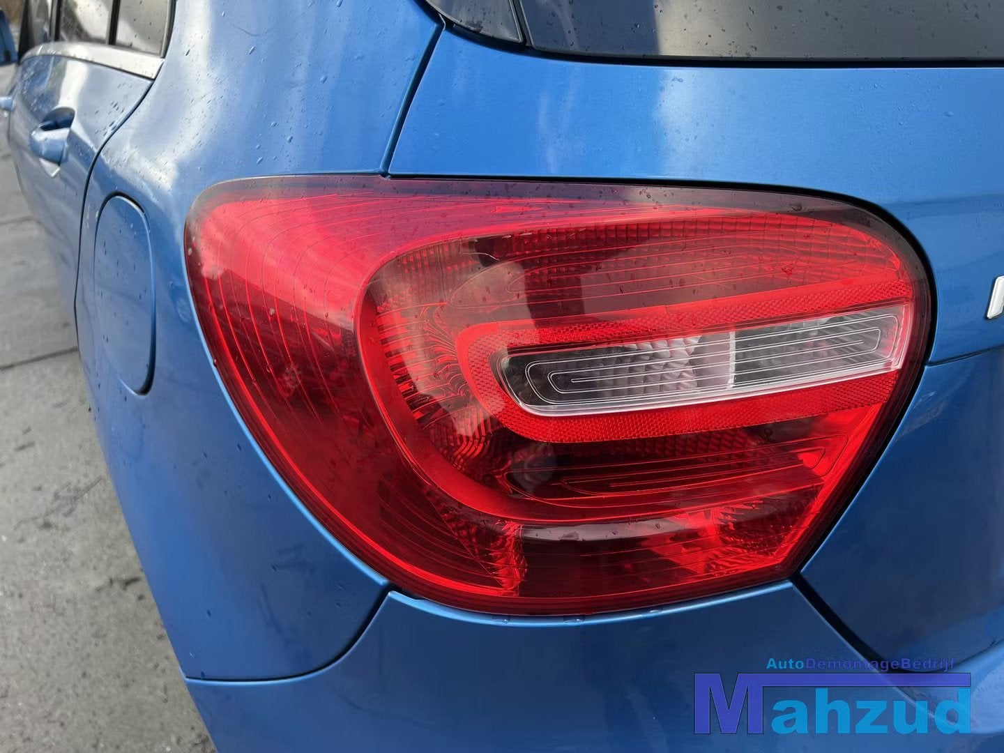 MERCEDES A KLASSE W176 links achterlicht 2012-2018, Mercedes-Benz AG, Mercedes-Benz, Utilisé, Mercedesstrasse 120
70372  Stuttgart, DE