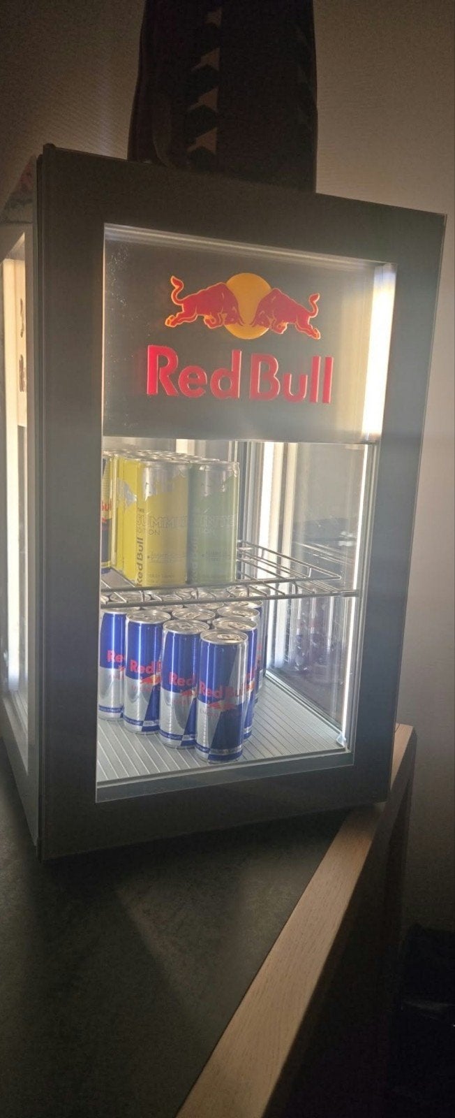 red Bull frigo, Enlèvement