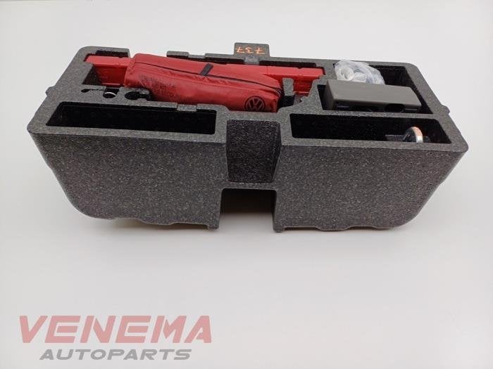 Kit d'outils d'un Volkswagen UP, Volkswagen, -, 3 mois de garantie, Utilisé