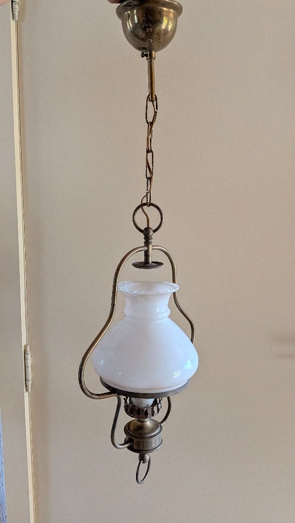 Koperen vintage hanglamp met witte glazen kap, Antiek en Kunst, Ophalen