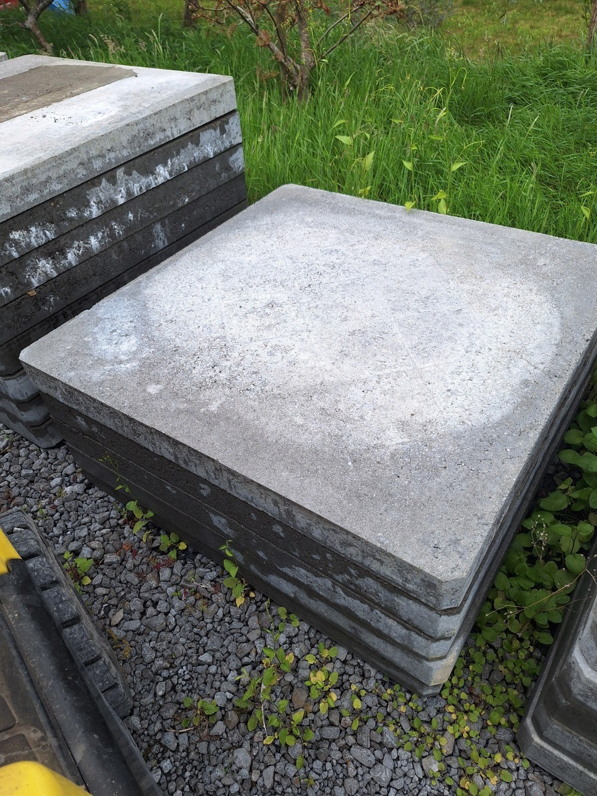Betonplaten, Ophalen