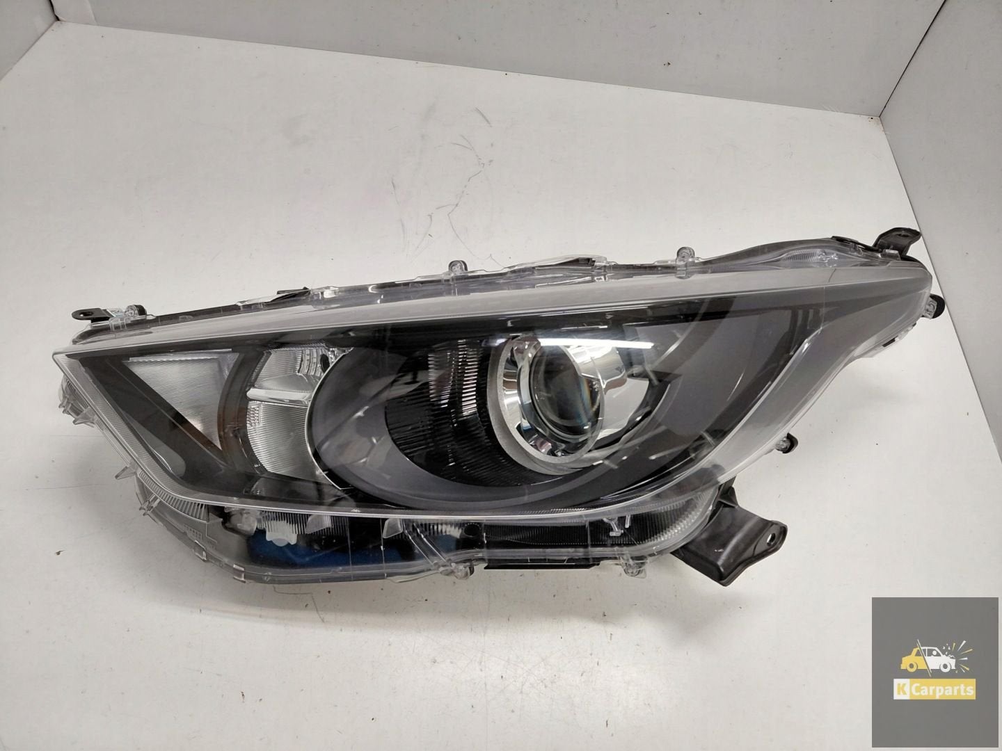 Phare gauche normal pour Toyota Yaris IV, Info@toyota.co.jp, Toyota Motor Corporation, Toyota-Cho 1
471-8571  Toyota City, Toyota