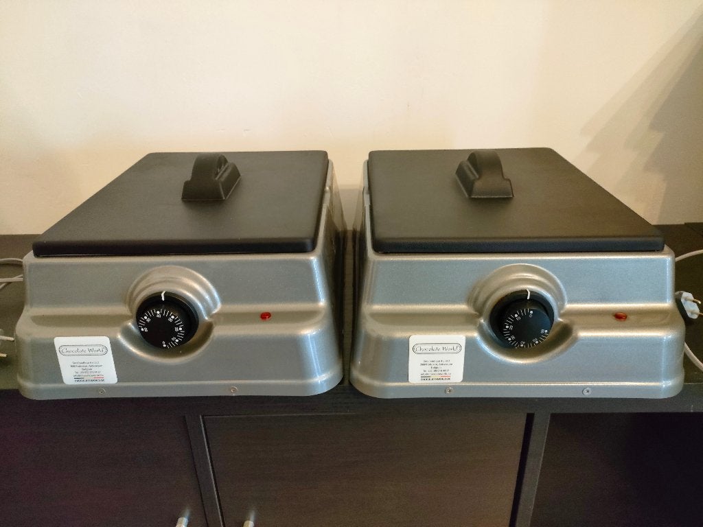 2 cuves chauffantes pour chocolat 6 litres Chocolate World, Elektronische apparatuur, Gourmetstellen, Ophalen of Verzenden, Zo goed als nieuw
