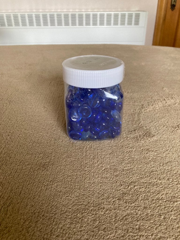 Potje met blauwe glazen steentjes om in vaas te leggen (nieu, Maison & Meubles, Accessoires pour la Maison | Vases, Enlèvement ou Envoi