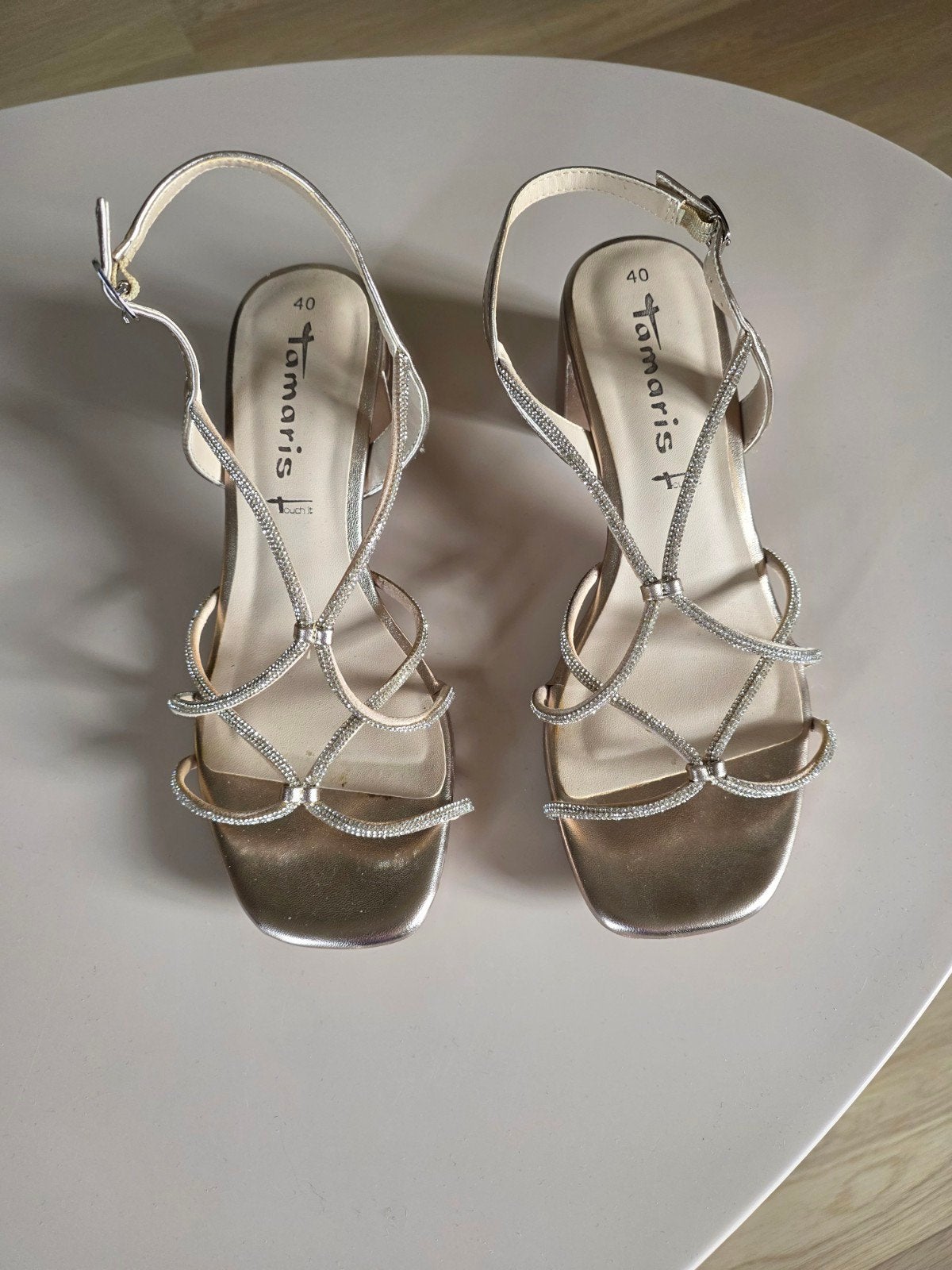 Sandalen Tamaris goud met steentjes maat 40, Tamaris, Overige kleuren, Zo goed als nieuw, Sandalen of Muiltjes