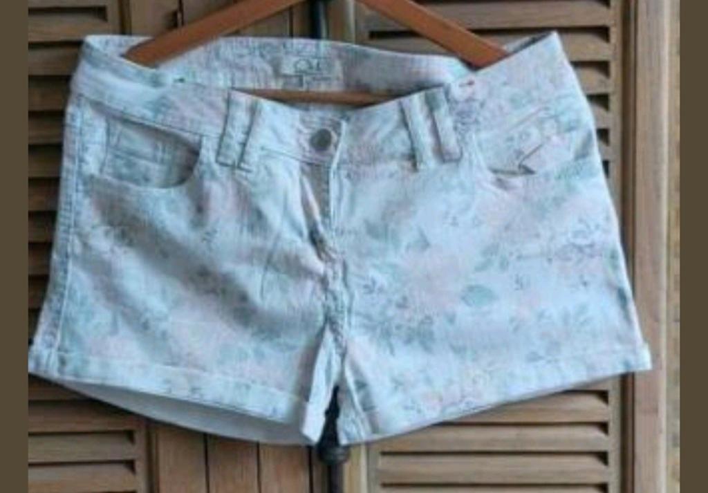 Stretch korte broek met roosjes 40., Kleding | Dames, Ophalen of Verzenden, Zo goed als nieuw, Maat 38/40 (M), Kort