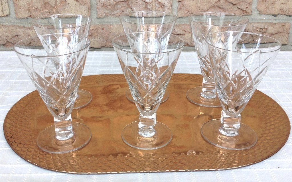 6 grands verres à vin blanc ou rouge vintage relief gaufré, Collections, Verres & Petits Verres, Enlèvement ou Envoi, Comme neuf