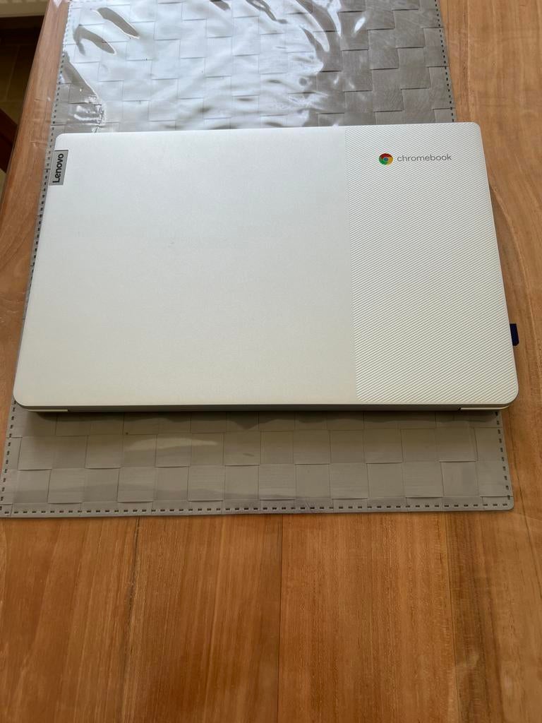 Hierbij verkoop ik mijn lenova chromebook, Ophalen, Zo goed als nieuw