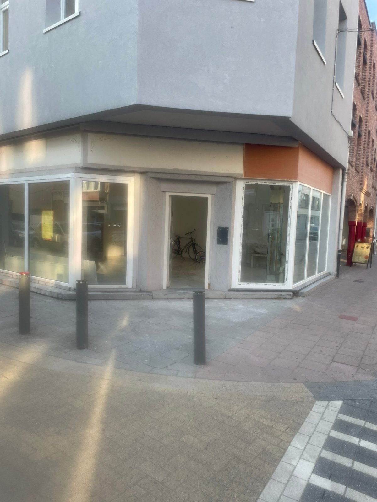 Winkel te huur, Enlèvement