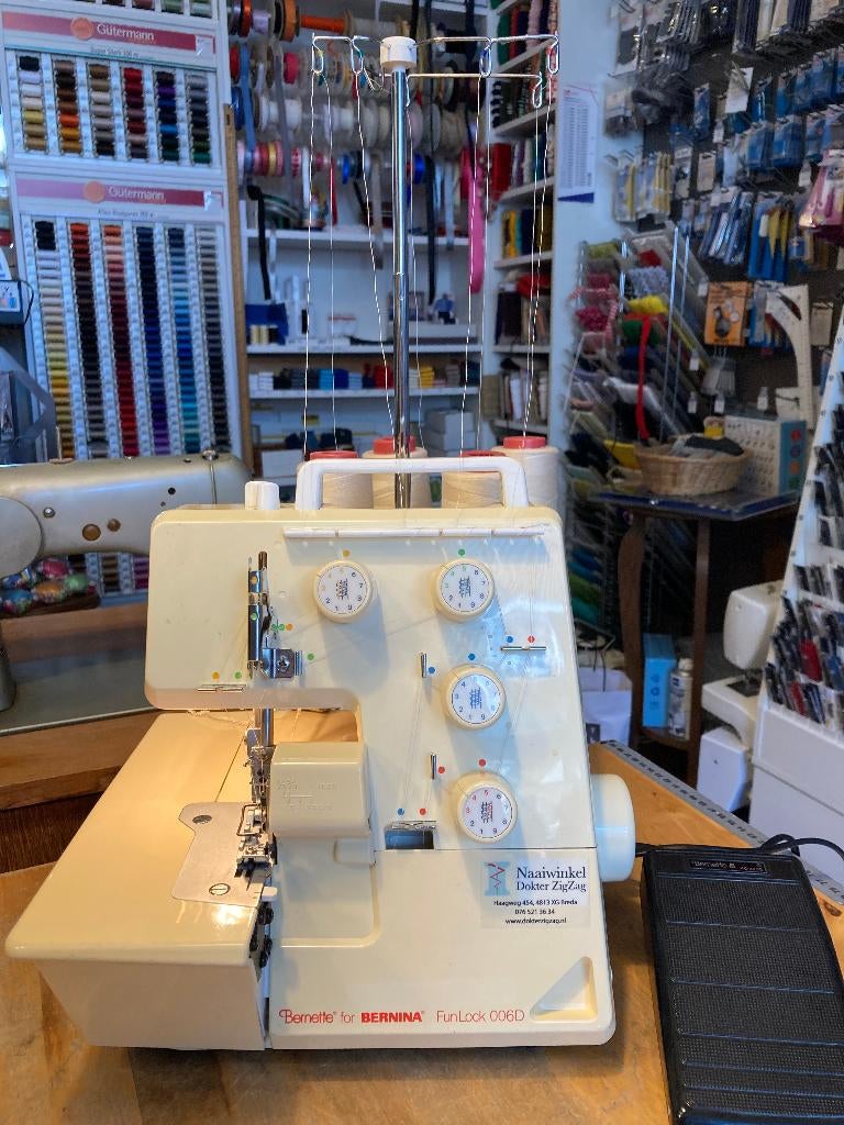 Bernette FunLock 006D - topmachine!, Hobby en Vrije tijd, Naaimachines en Toebehoren, Ophalen of Verzenden, Gebruikt, Lockmachine