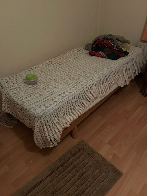 Lit simple  sommier à lattes, matelas. Prise en chargeHalle., Enlèvement