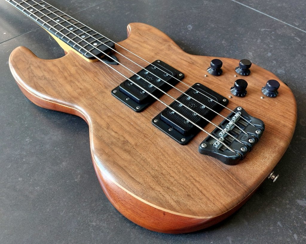 DocWood MK1 basgitaar (Lusithand preamp & Turner pickups), Muziek en Instrumenten, Snaarinstrumenten | Gitaren | Bas, Ophalen