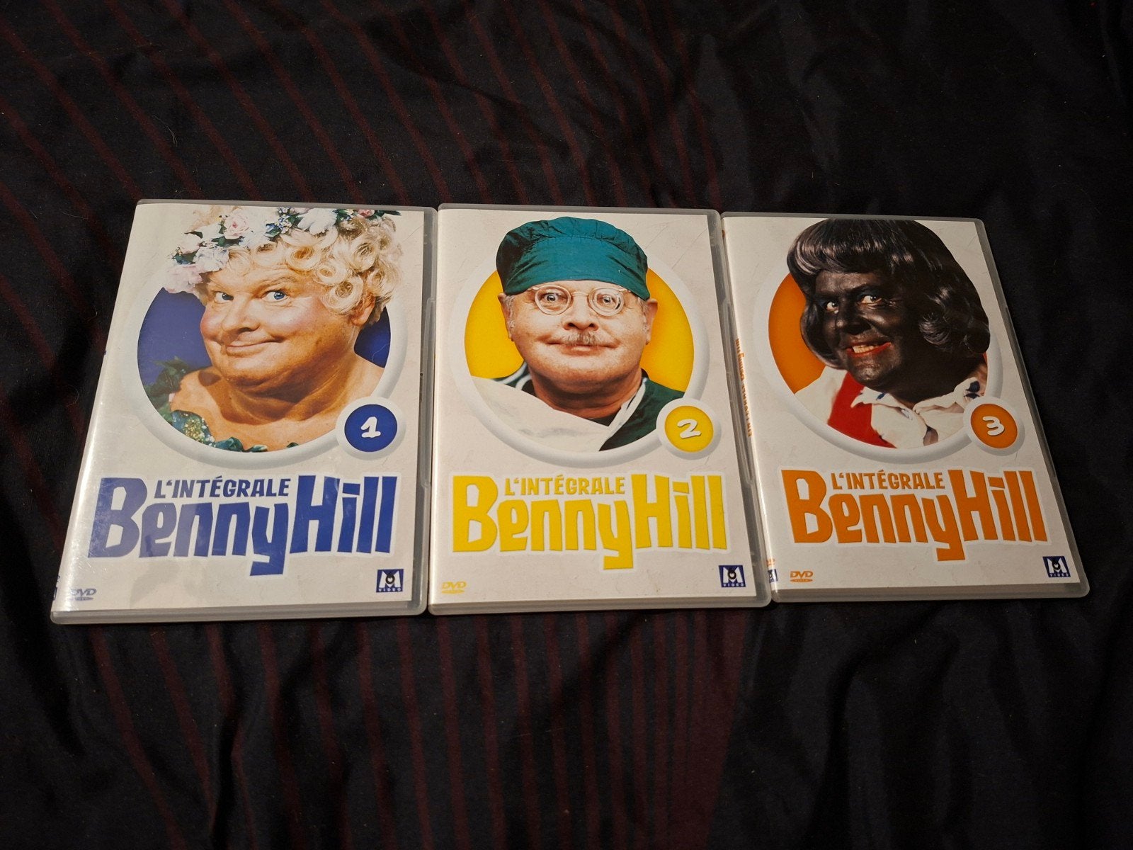 A vendre 3 dvd collection de la série Benny Hill, CD & DVD, Enlèvement ou Envoi, Comme neuf, Comprend un boîtier, Français