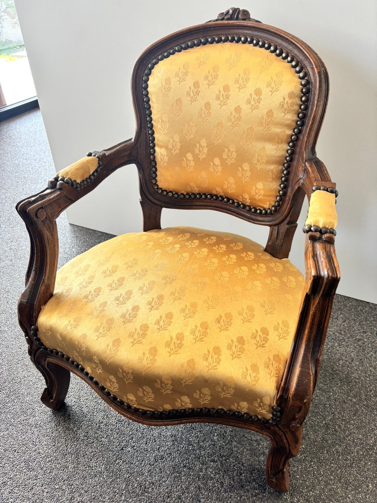 Antieke Louis XV-stijl kinderfauteuil – massief hout, Antiquités & Art, Antiquités | Meubles | Chaises & Canapés, Enlèvement