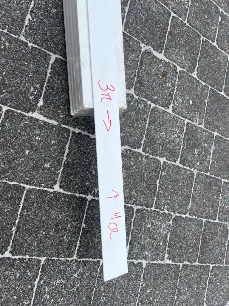 Plinthe alu blanche, Bricolage & Construction, Neuf, Enlèvement, 250 cm ou plus, Plinthes