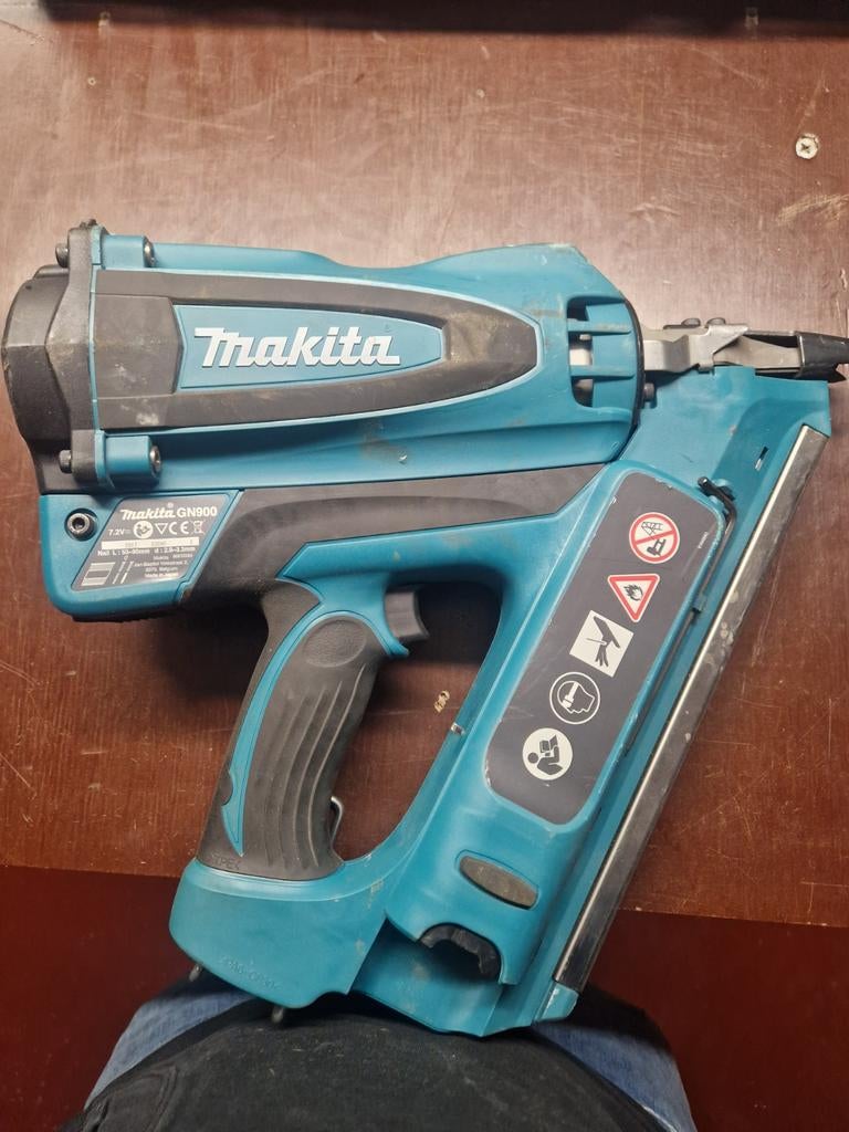 Makita bradnagelpistool, Ophalen