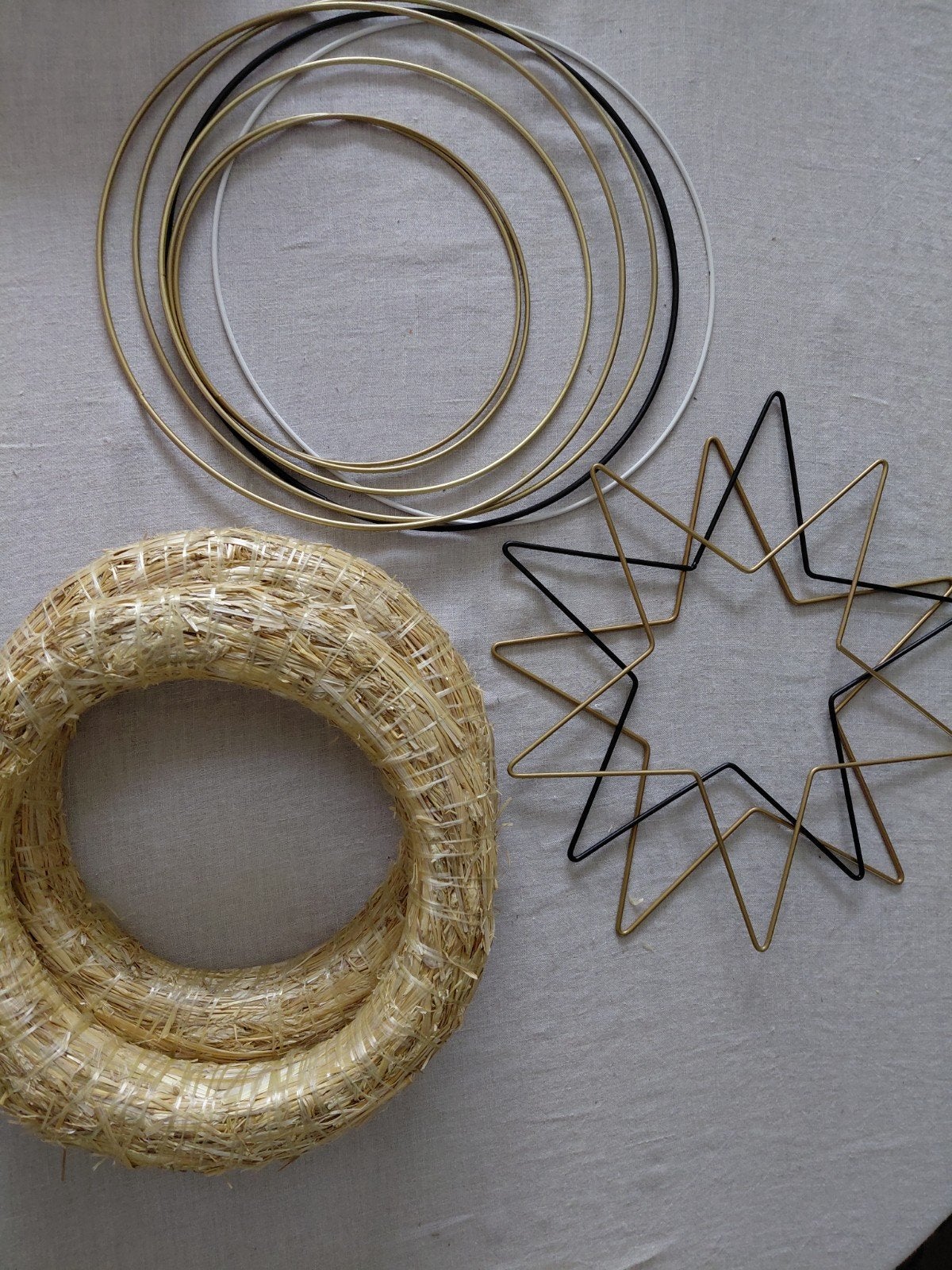 Set metalen ringen /sterren en stro kransen, Ophalen, Nieuw