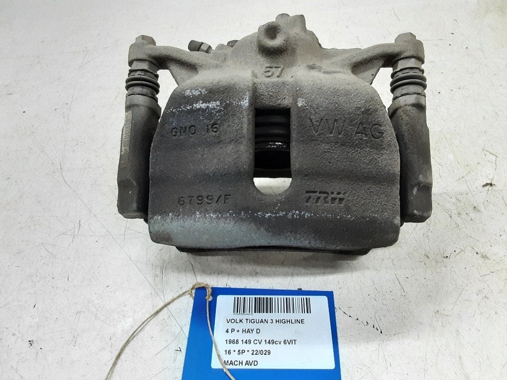 REMKLAUW RECHTS VOOR Volkswagen Tiguan (AD1), Gebruikt, Volkswagen