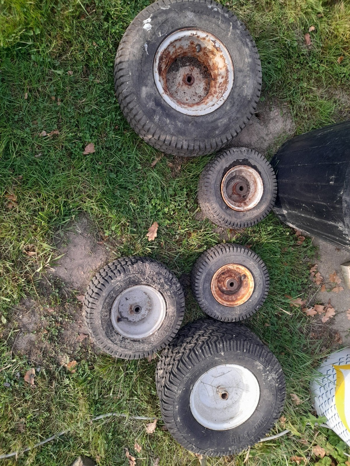 wielen voor grasmaaier en tractor, Ophalen