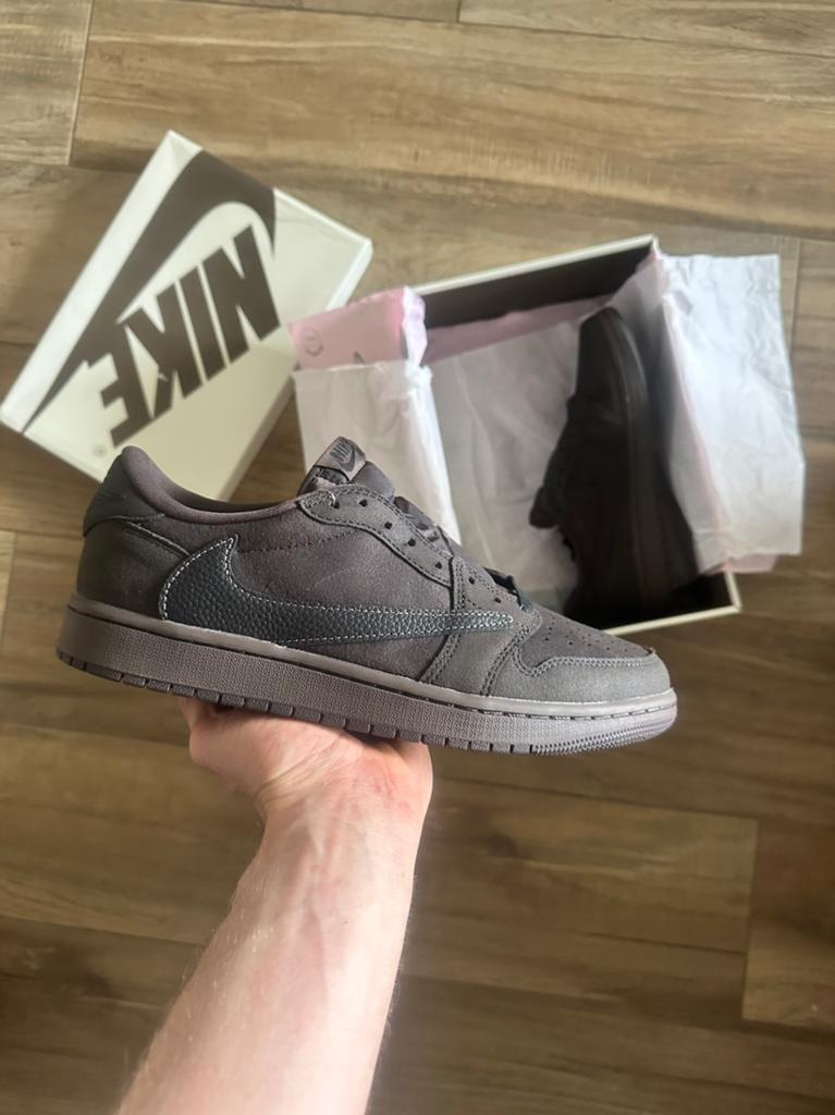 Travis Scott en velours brun 43, Enlèvement ou Envoi, Comme neuf