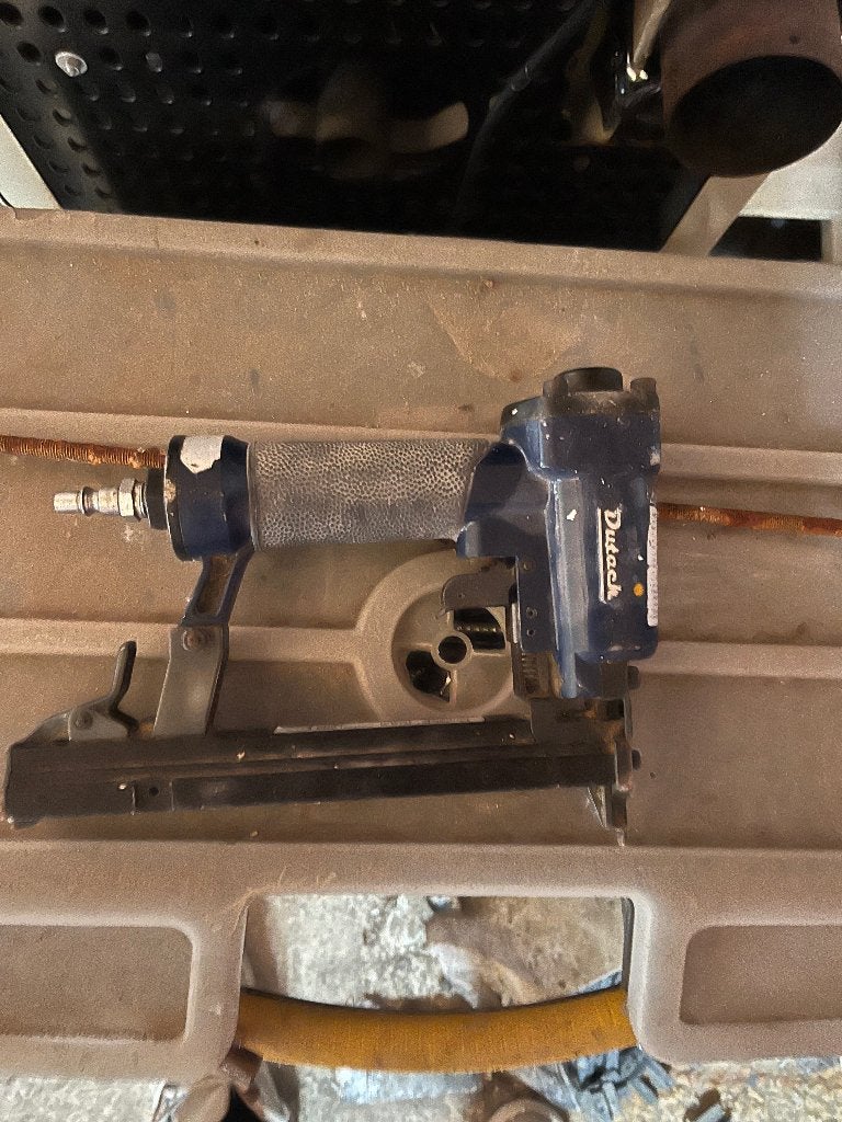 Niet machine perslucht, Enlèvement, Utilisé