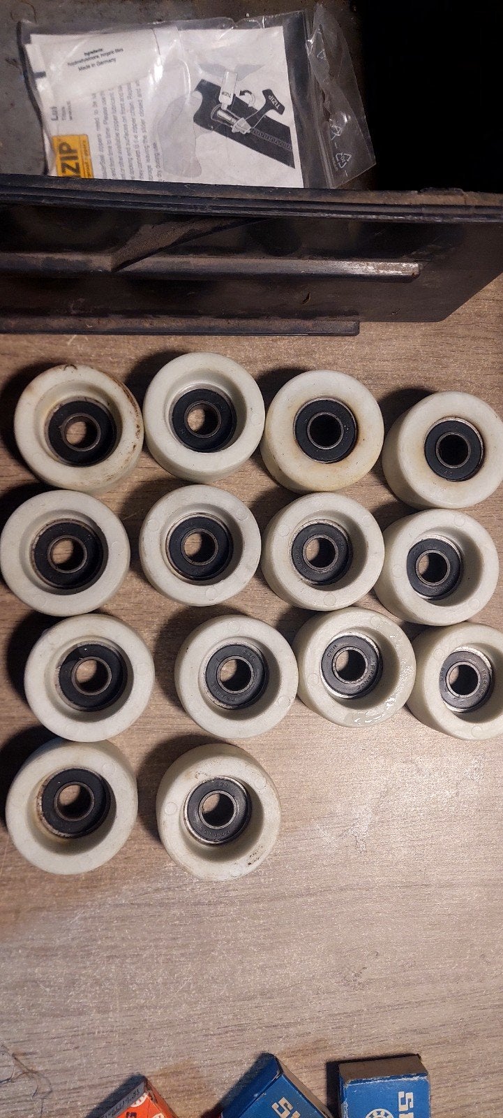 kogellagers en wieltjes, Ophalen