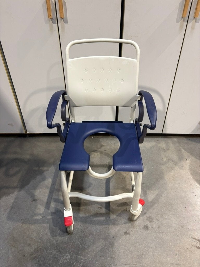 Douche- en toiletrolstoel Rebotec Erfurt, Ophalen, Zo goed als nieuw