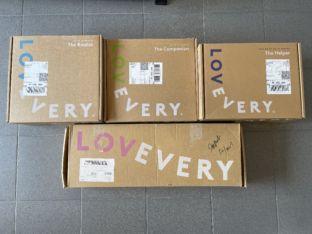 Set Lovevery: réaliste+compagnon+assistant+tapis de jeu, Enfants & Bébés, Enlèvement, Utilisé