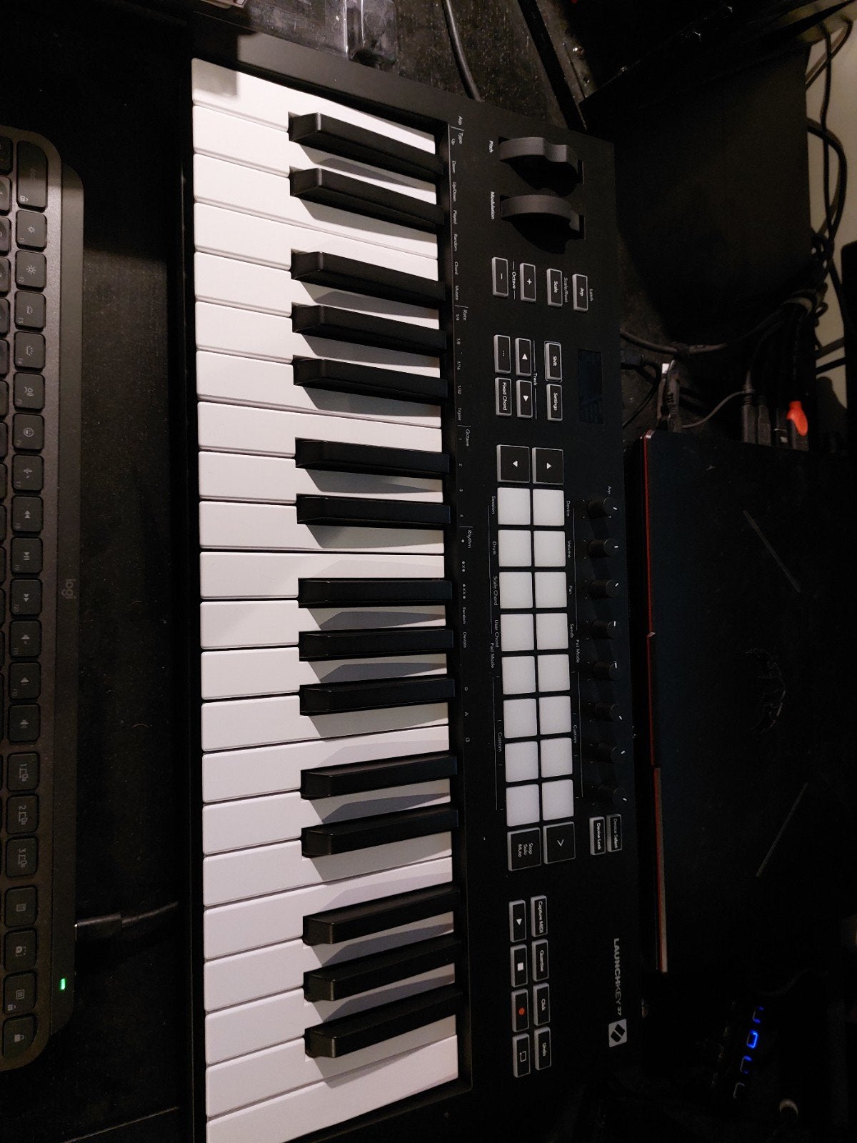 contrôleur midi novation launchkey 37 mk3 et decksaver, Enlèvement