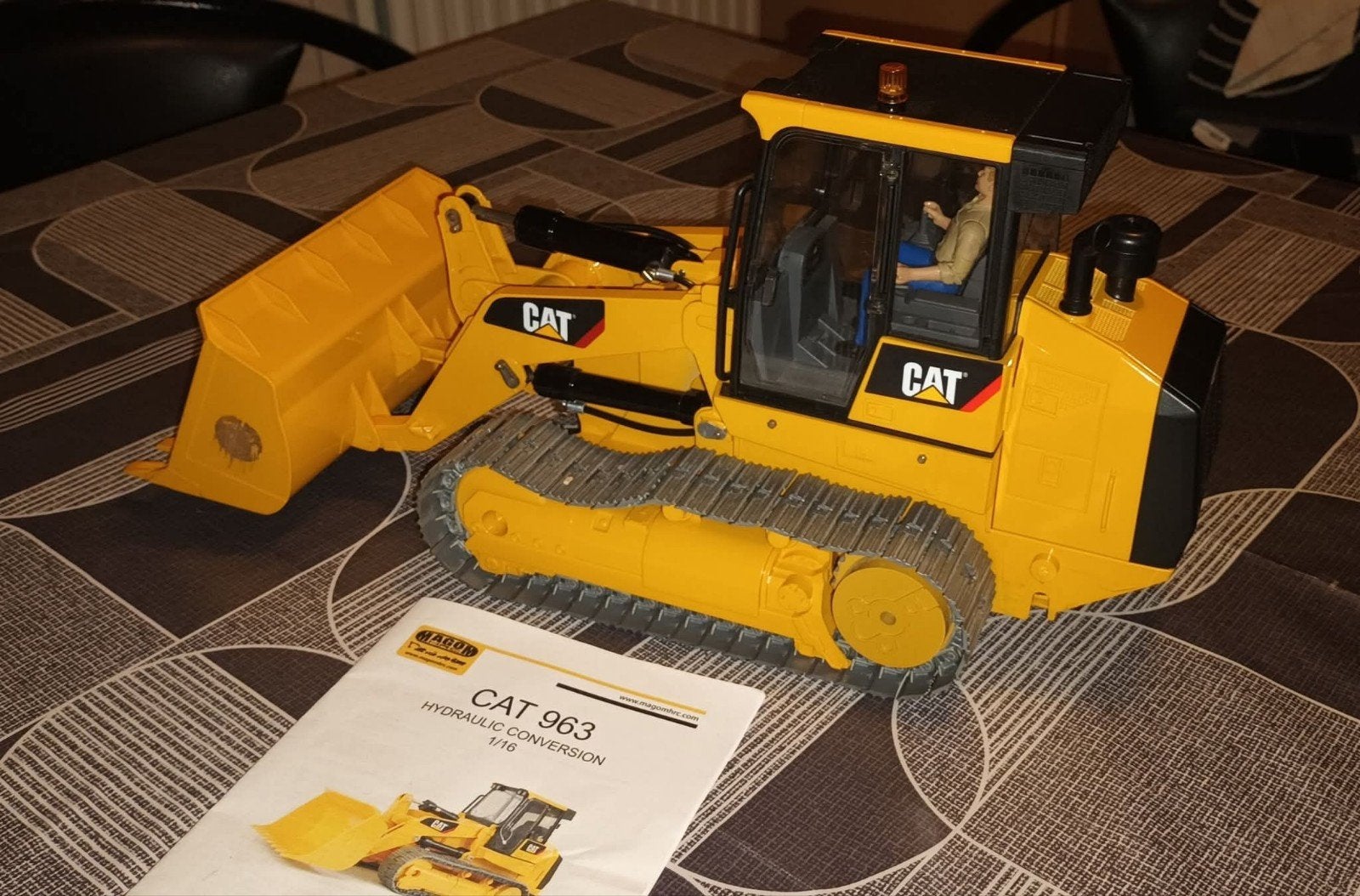 hydraulic magom Bruder cat 963, Ophalen
