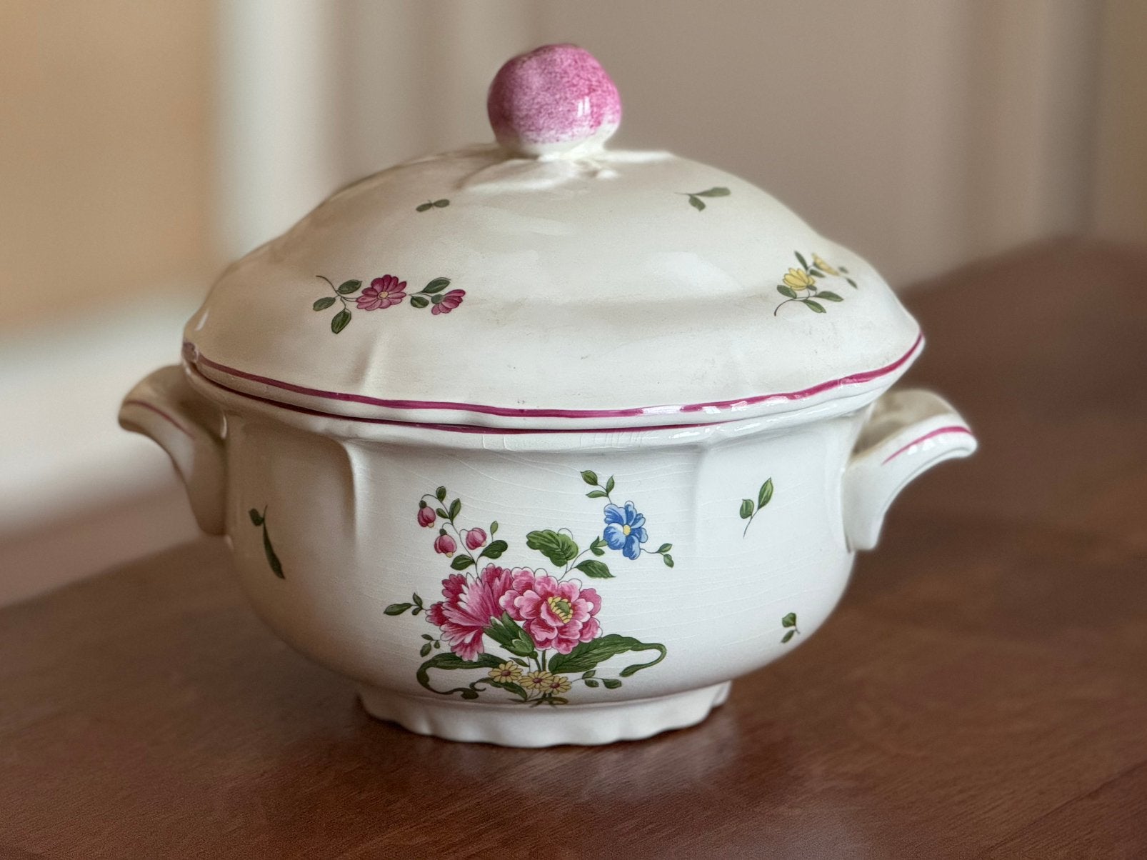 Plat avec couvercle à décor floral Vieux St-Amand 1713, Enlèvement