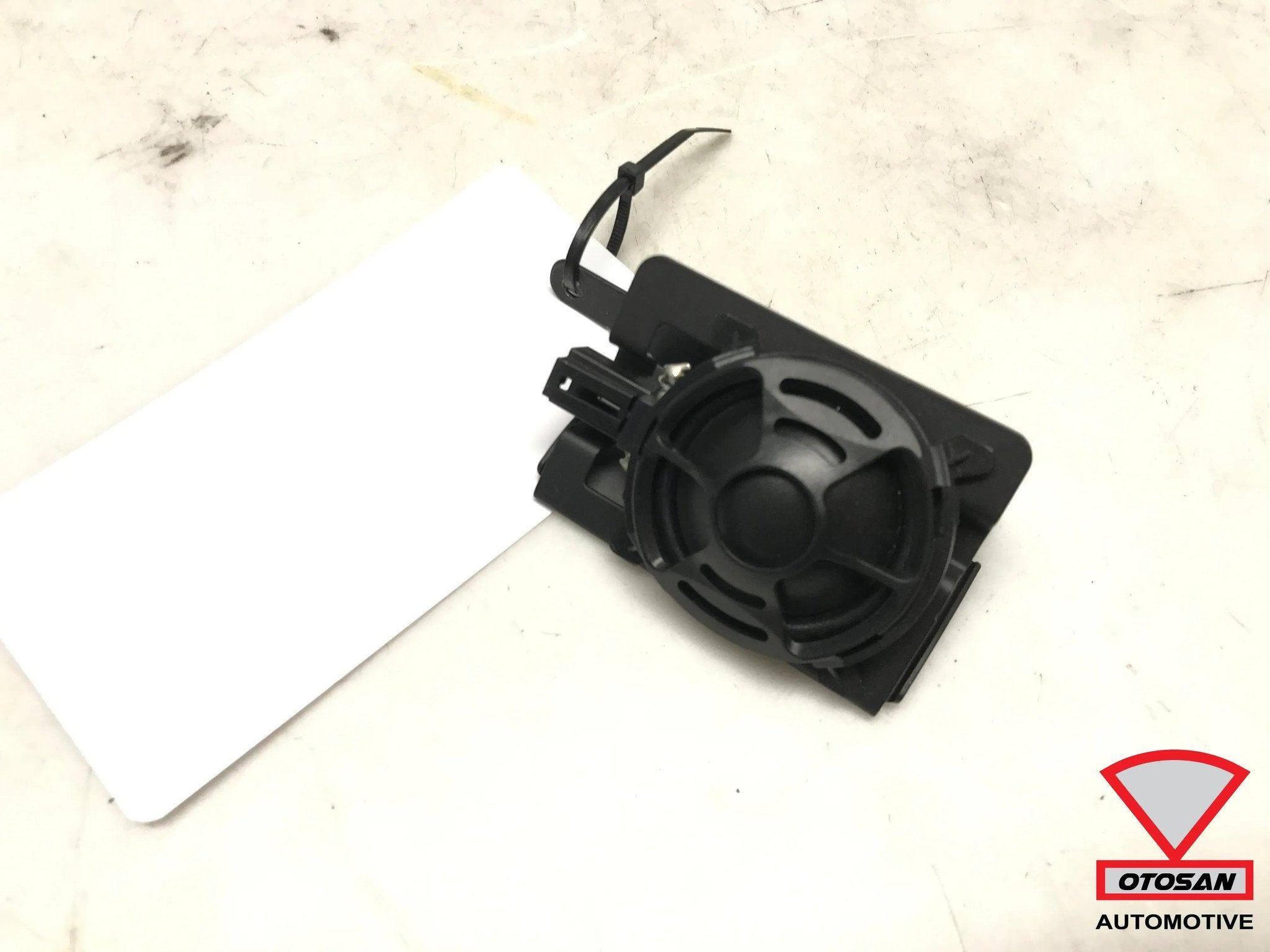 Audi A4 8W B&O Bang & Olufsen Tweeter Avant Droit 8W5035400D, AUDI AG, Auto-Union-Strasse 1
85045  Ingolstadt, DE, Audi, Utilisé