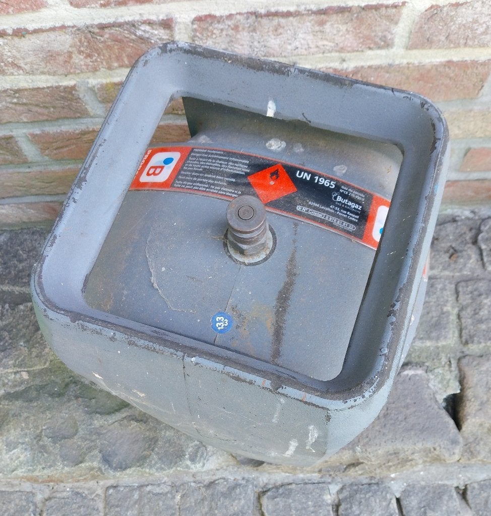 Gasfles cube van butagaz, Ophalen
