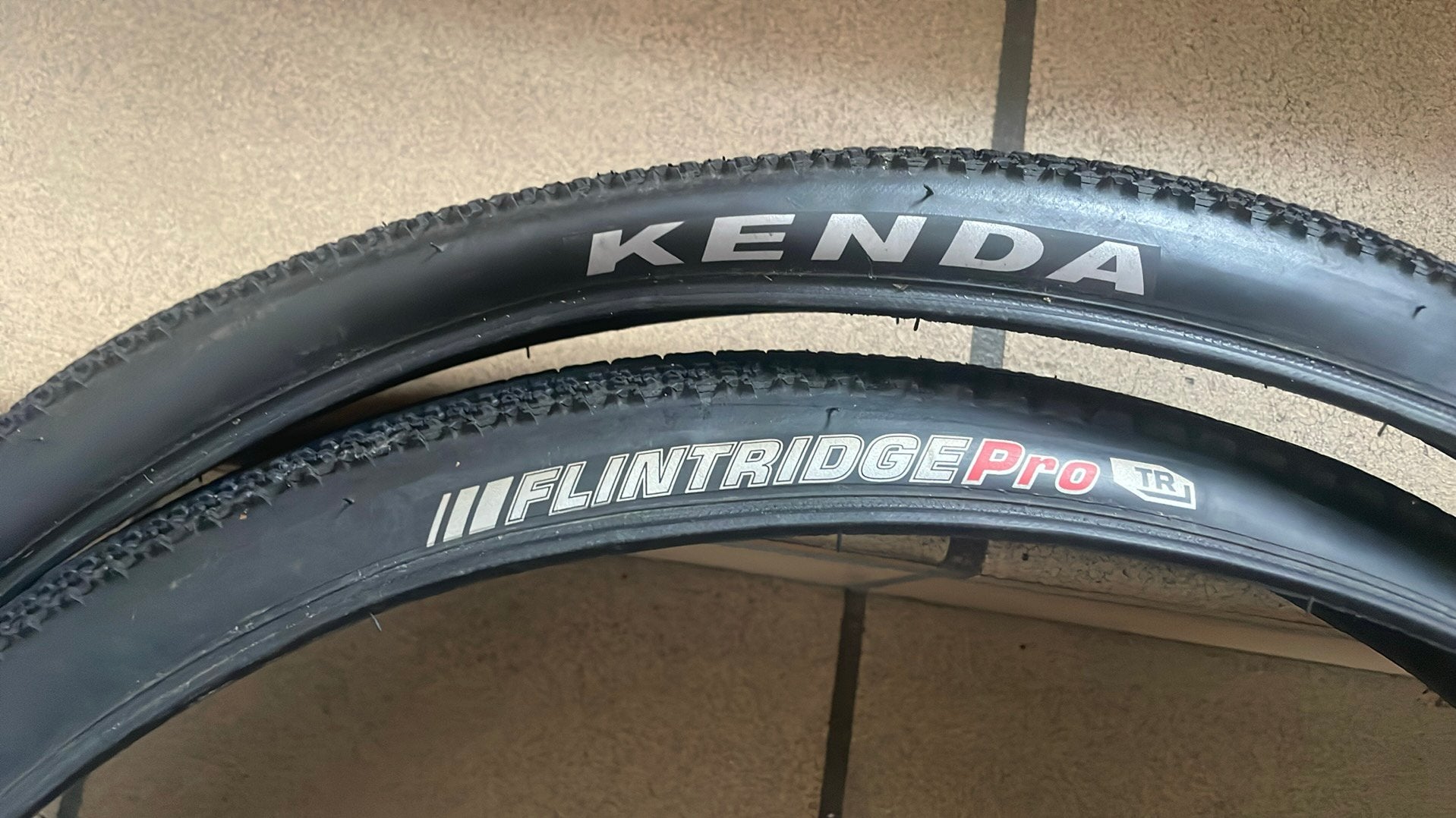 2 pneus Kenda Flintridge pro TR 700x35c, Enlèvement, Comme neuf