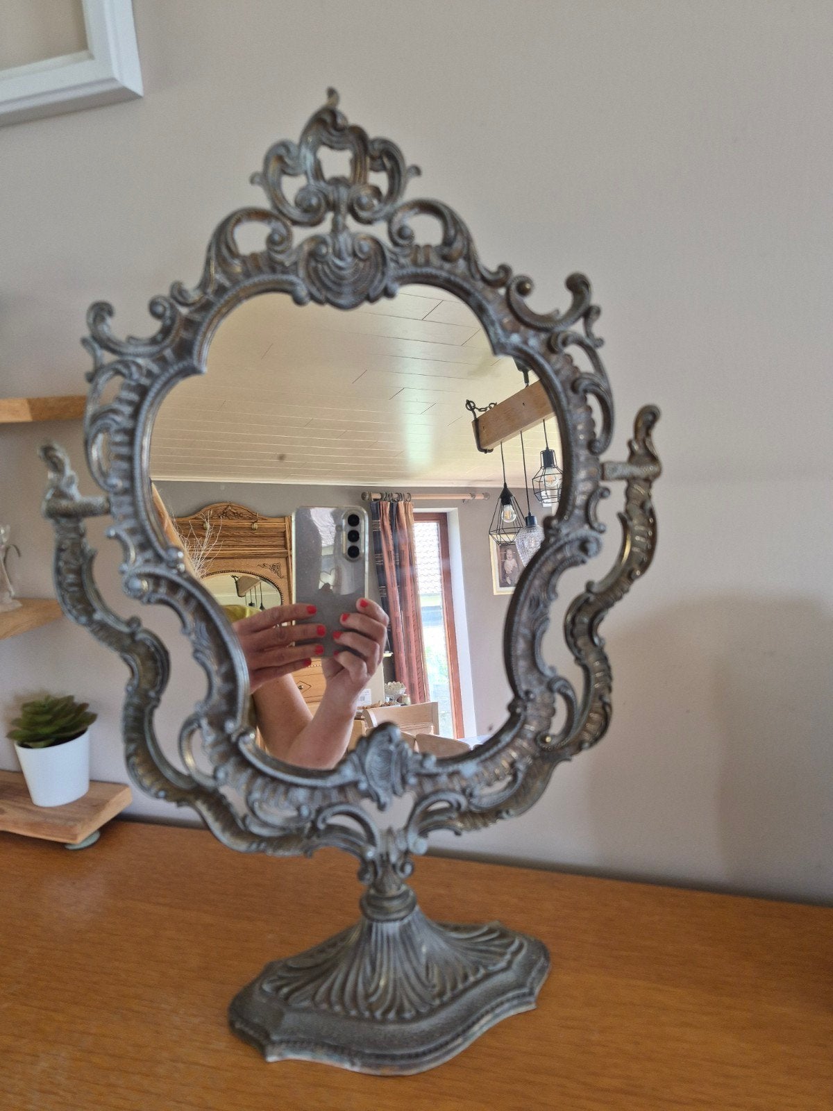 Miroir psyché sur pied en bronze et laiton style baroque, Enlèvement