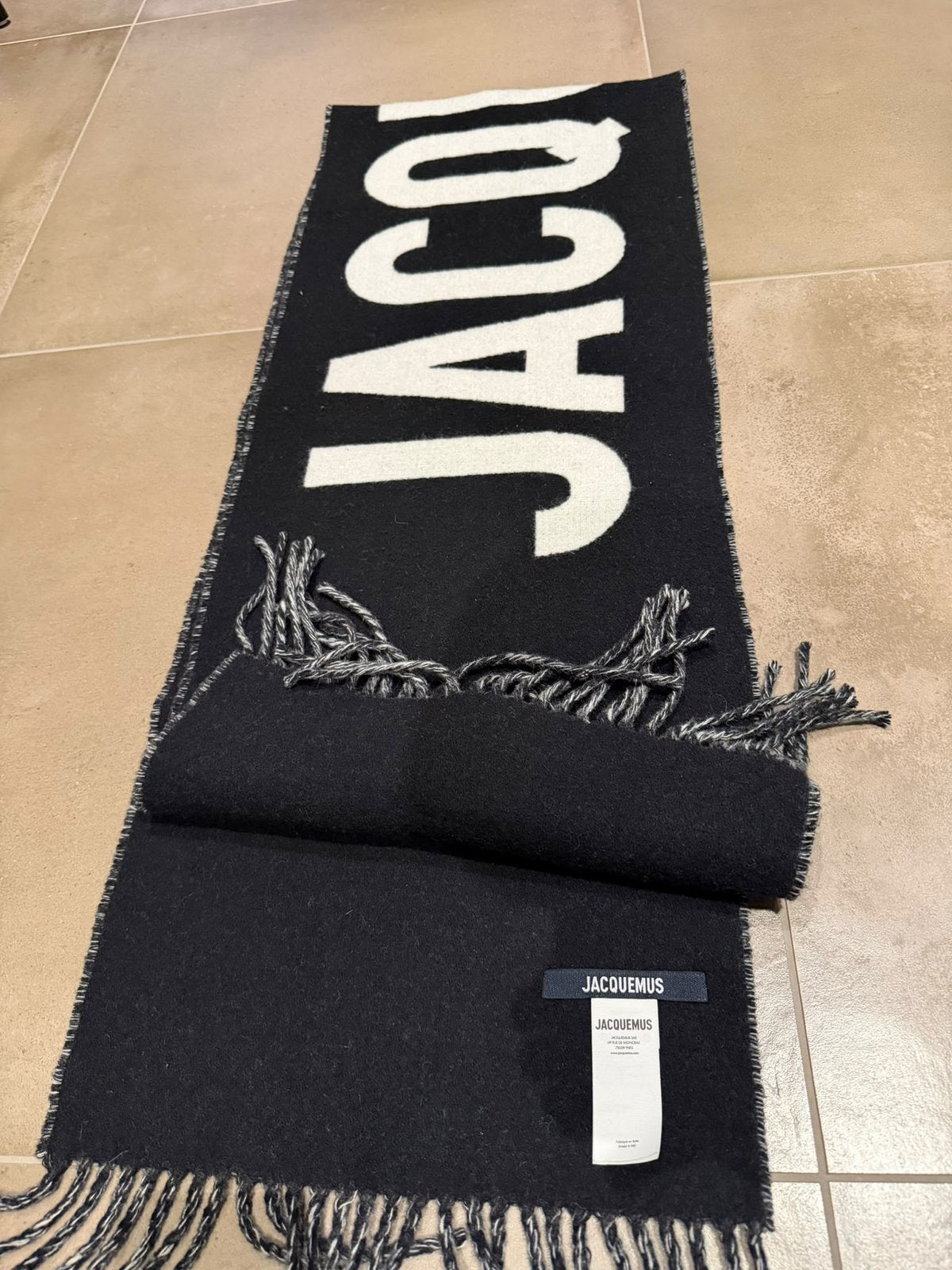 Écharpe Jacquemus noire et blanche – Laine – Authentique, Enlèvement, Comme neuf, Écharpe