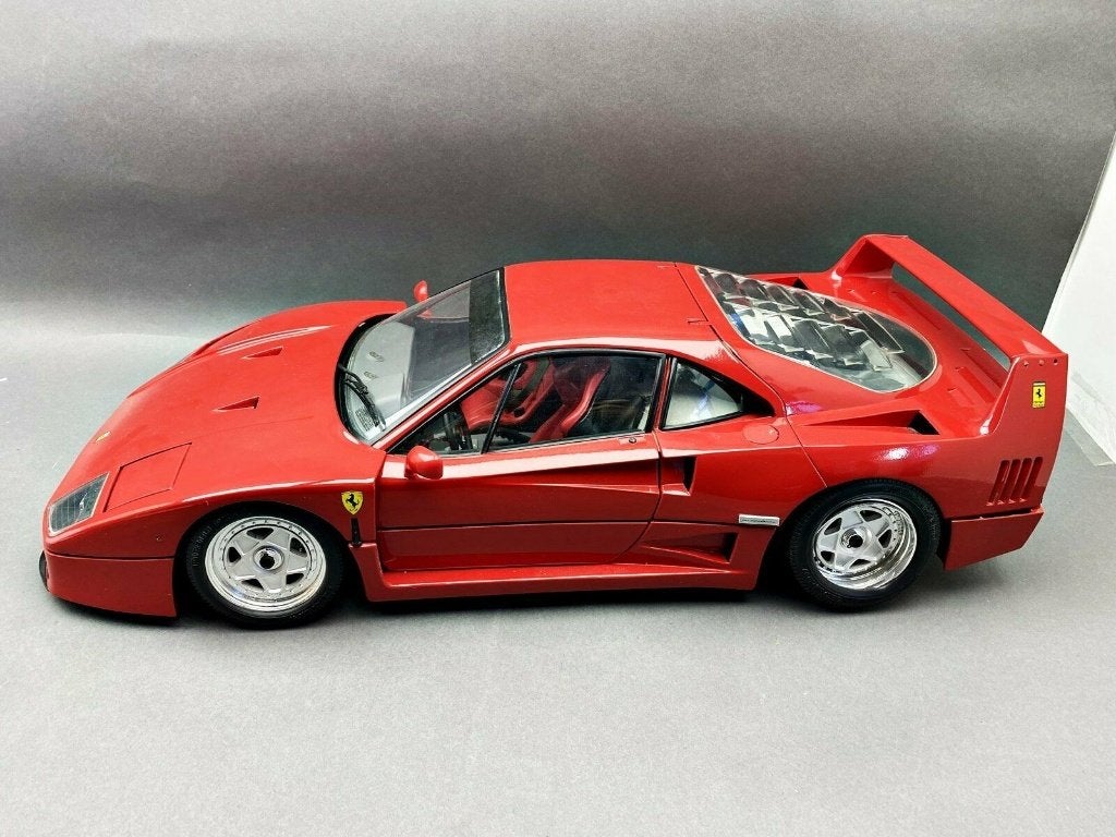 Splendide FERRARI V8 F-40 1987 Red 1/8 POCHER Made in Italy, Enlèvement, Comme neuf, 1:5 à 1:8, Voiture