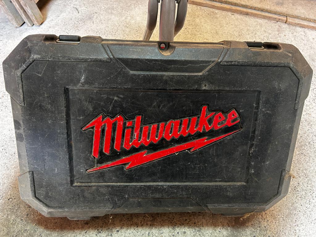 Valise Milwaukee vide, Enlèvement, Utilisé