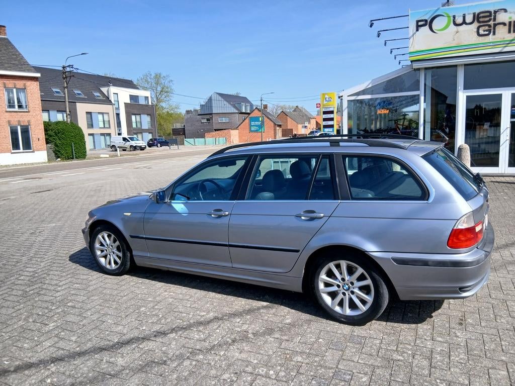 BMW 320d e46 touring 2005, Auto's, Achterwielaandrijving, Zwart, 4 cilinders, Leder