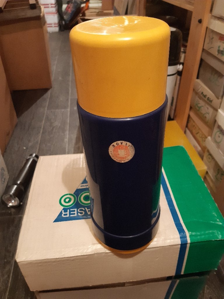 Petit thermos bleu idéal pour bureau voyage, Huis en Inrichting, Ophalen, Overige materialen, Overige merken, Zo goed als nieuw
